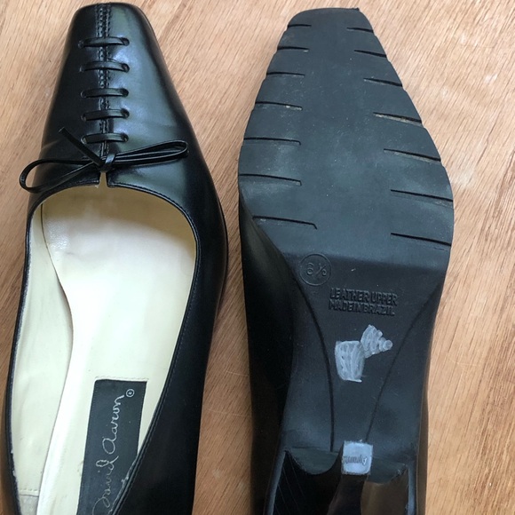 VTG Black pointy toe lace-up bow detail heels EUC - Picture 6 of 6